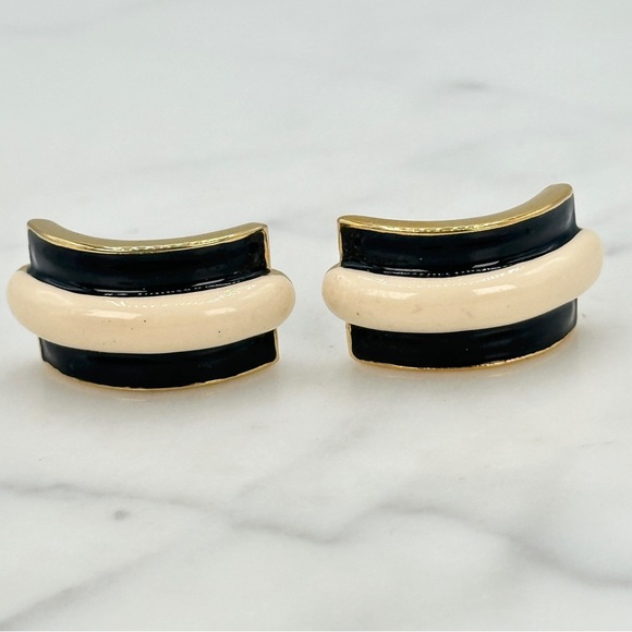 Vintage Monet Pierced Earrings 80s 90s Signed Half Hoops Black and Cream Enamel - Picture 3 of 10